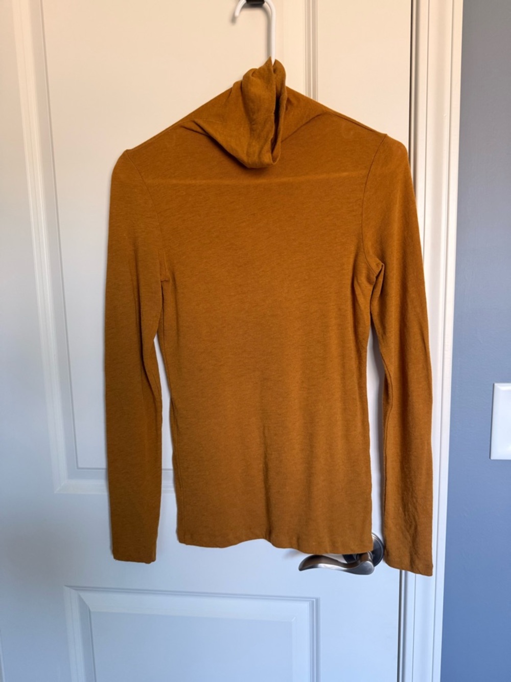 Excellent Condition!

Club Monaco Mustard Turtleneck Long Sleeve Top